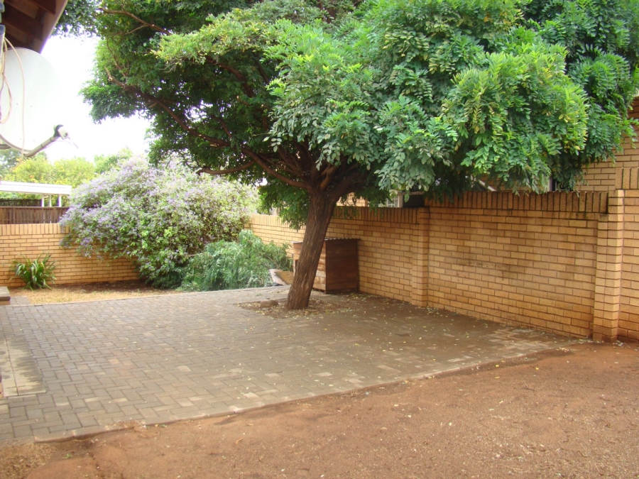 2 Bedroom Property for Sale in Langenhovenpark Free State